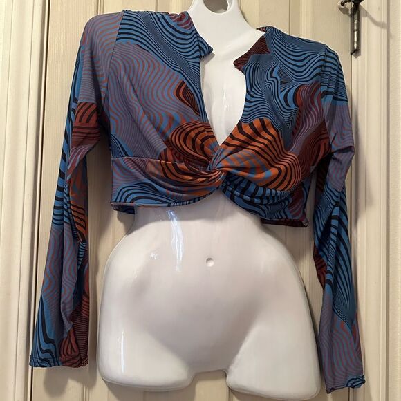 Pretty Little thing crop top Psychedelic pattern – never worn. Us-12 - Picture 1 of 4